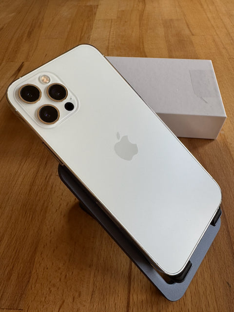 Apple iPhone 12 Pro – 128 GB – Silber/Weiß – Display & Akku NEU!